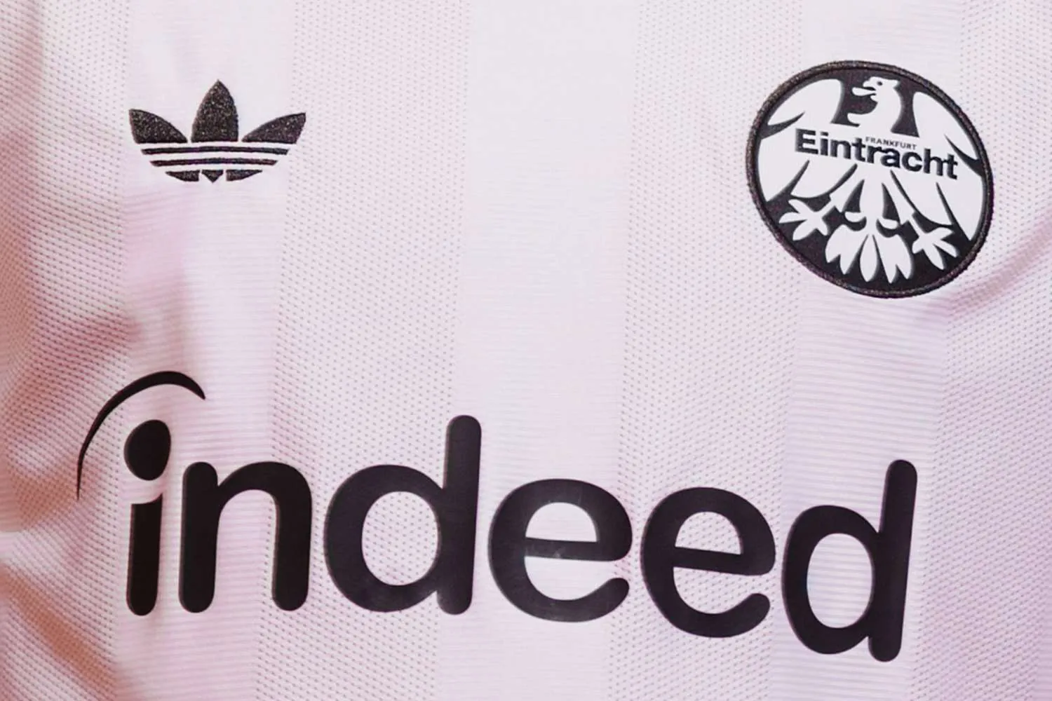 Das neue Auswärtstrikot von Eintracht Frankfurt.