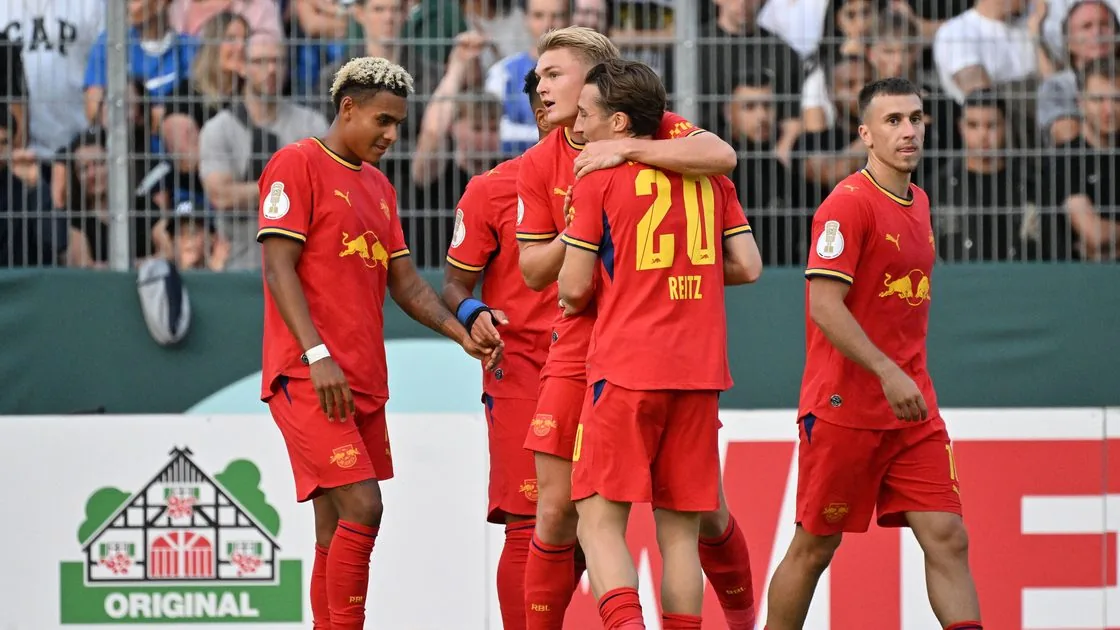 Abgesetzter Kapitän Andrich sieht Leverkusens Sieg im DFB-Pokal - BILD